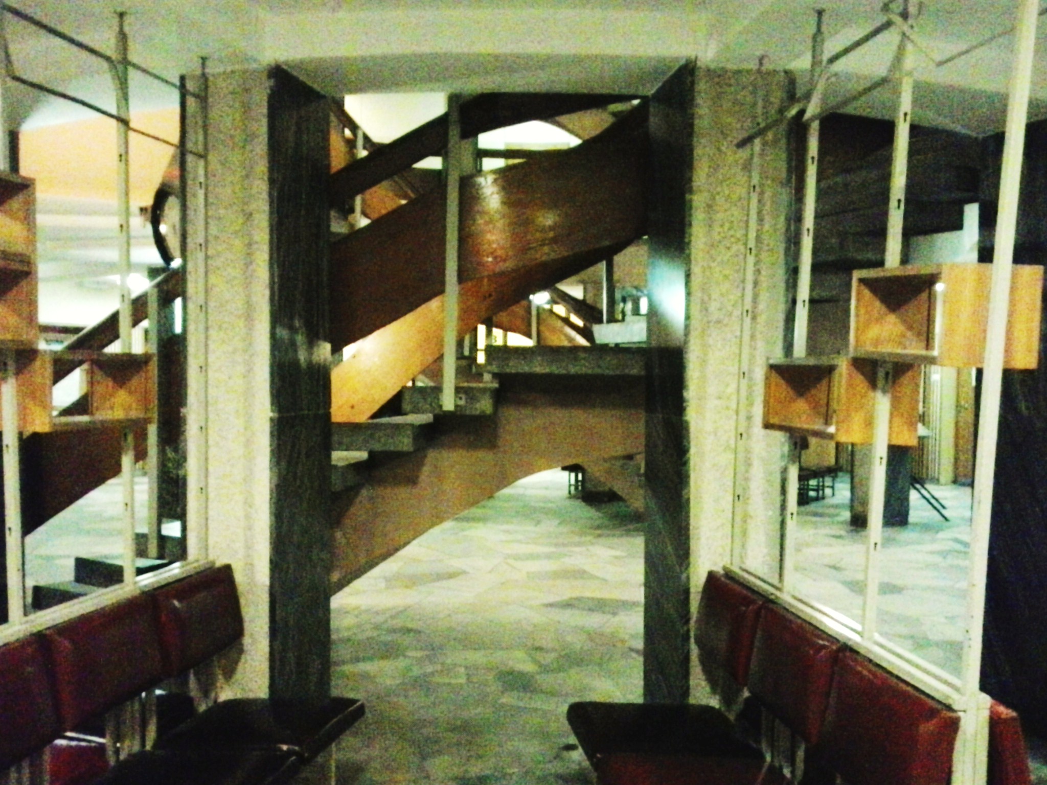 Tedavi araştırması, ön değerlendirme ve çok dilli koordinasyon tek bir özenli dijital deneyimde.